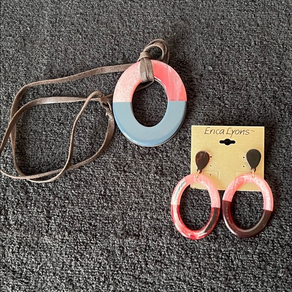 Resin 2 Tone Oval on Fabric Cord - Picture 5 of 5